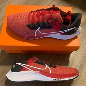 Brand New - Tampa Bay Buccaneers Nike Red Zoom Pegasus 38 Running Shoe